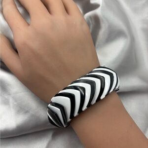 Vintage 1960s Mod Style Black & White Chevron Stretch Bracelet
